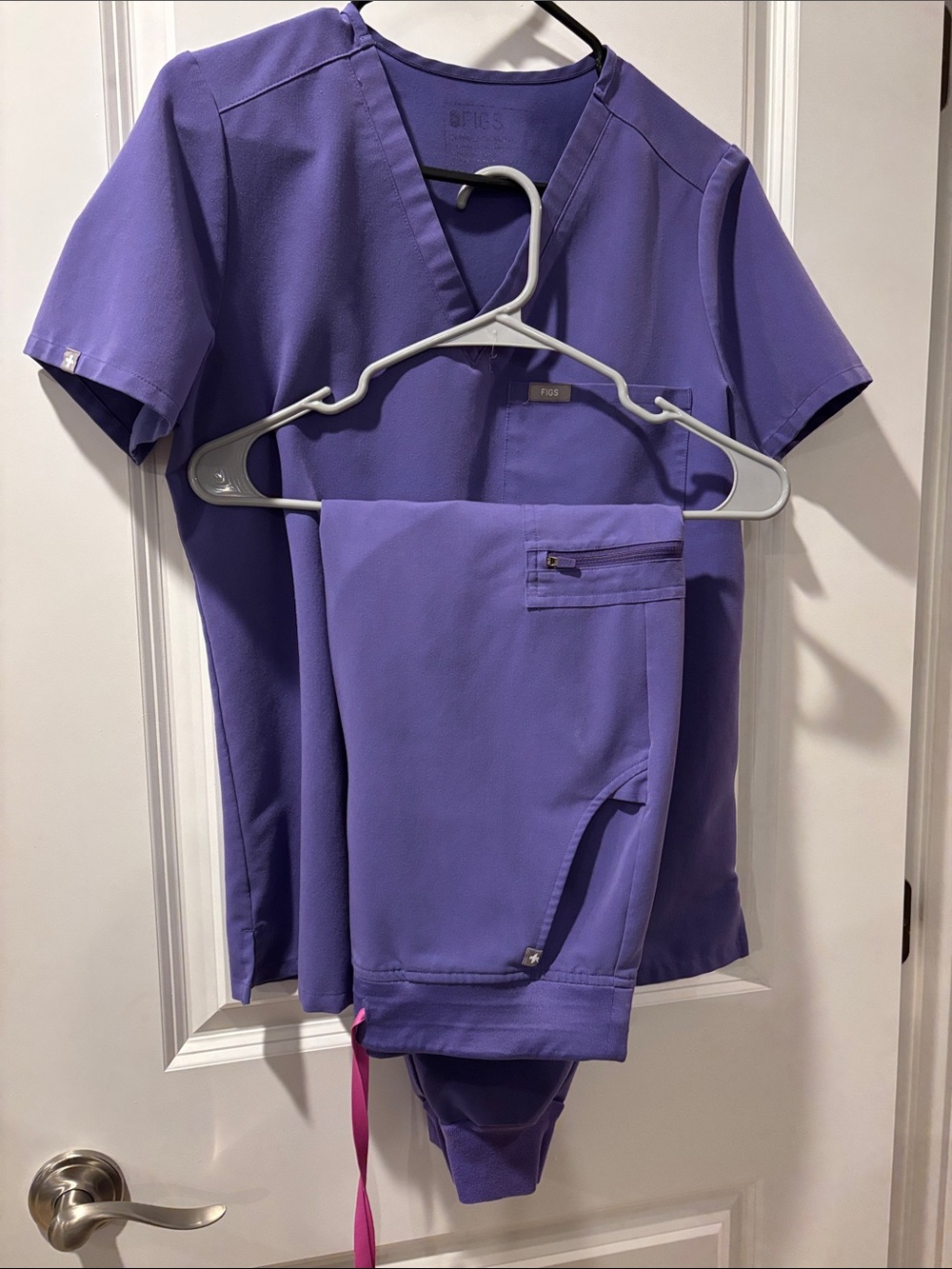 Figs Amethyst Small V-Neck Scrub Top and Small petite Pants Set